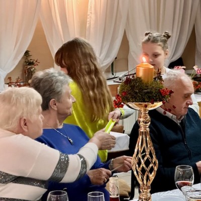 Uczniowie i Seniorzy świętują Ogólnopolski Dzień Seniora w duchu bezpieczeństwa na drodze